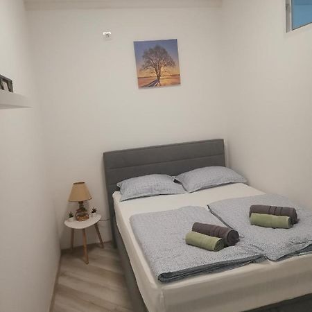 Studio Apartman Kristina Apartment Pula Ngoại thất bức ảnh